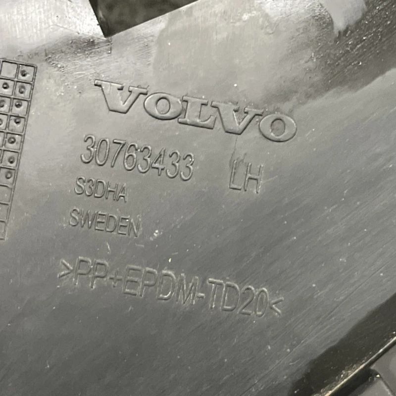 Suport far stanga / Volvo XC60 D5 2009 / Caroserie, oglinzi si faruri