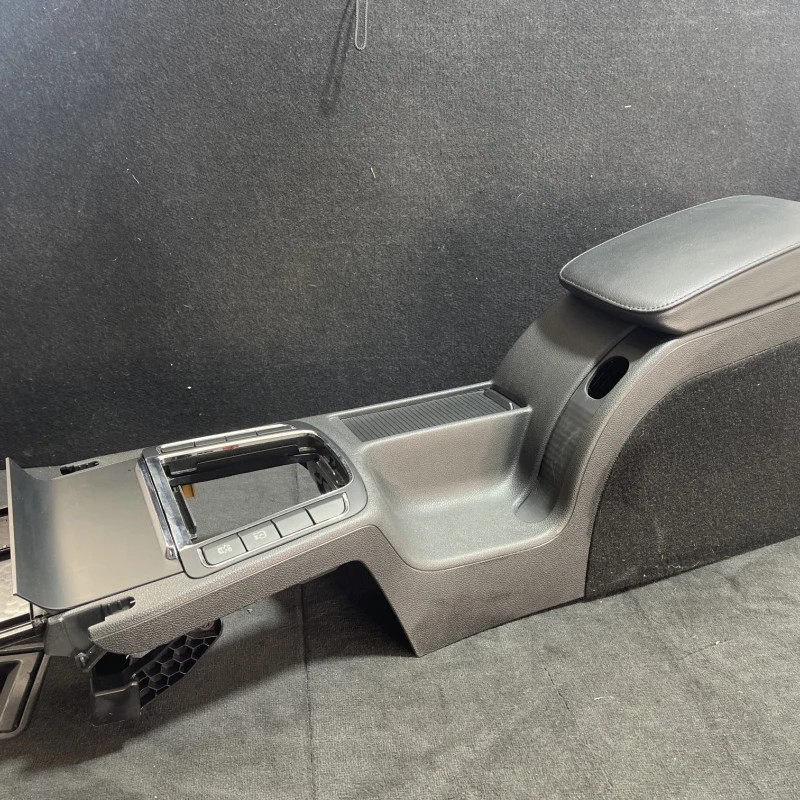 Cotiera centrala / Skoda Superb II 3T 2011 / Interior