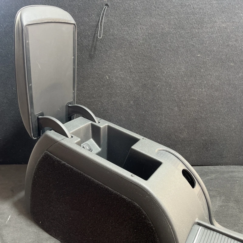Cotiera centrala / Skoda Superb II 3T 2011 / Interior