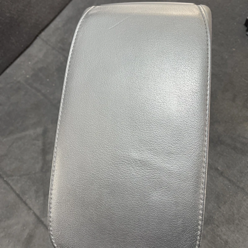 Cotiera centrala / Skoda Superb II 3T 2011 / Interior