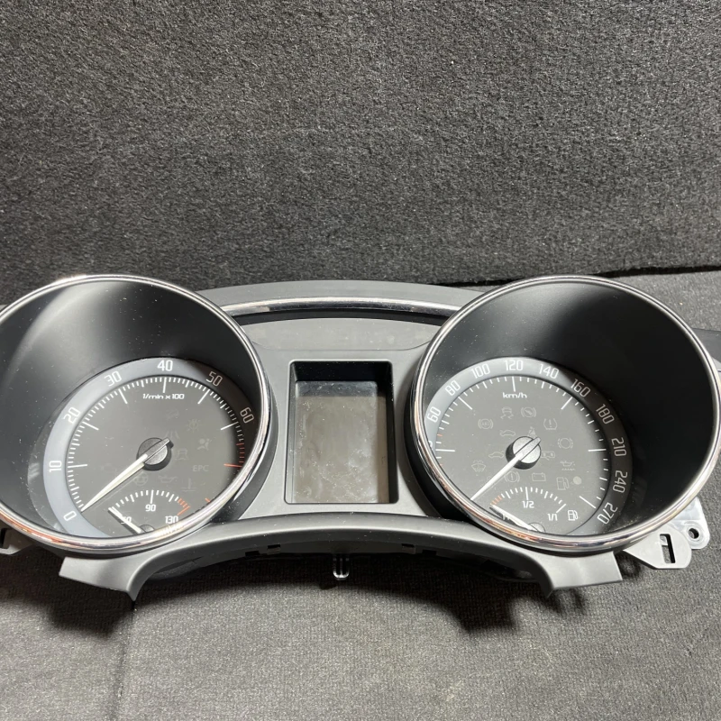 Ceas bord / Skoda Superb II 3T 2011 / Audio si electronice