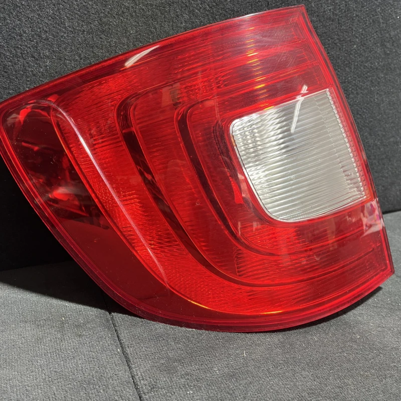 Stop stanga caroserie / Skoda Superb II 3T 2011 / Caroserie, oglinzi si faruri