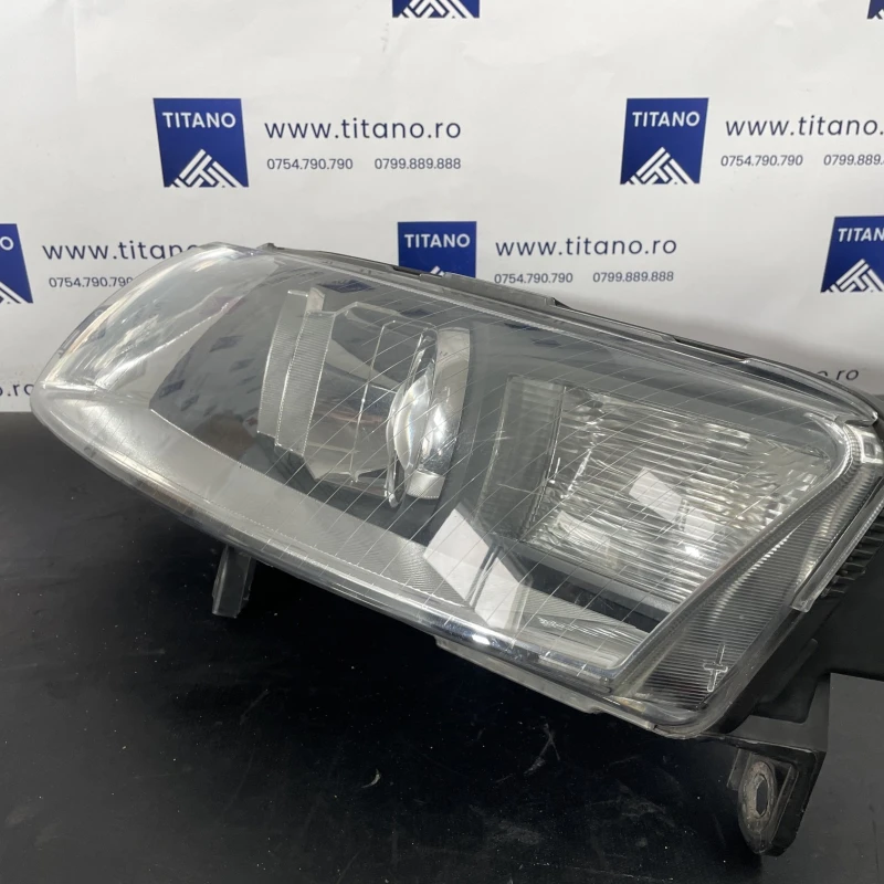 Far stanga xenon / Audi A6 Allroad C6 2008 / Caroserie, oglinzi si faruri