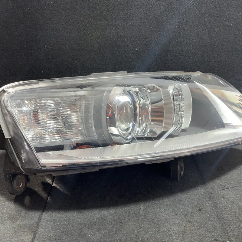 Far dreapta xenon EUROPA / Audi A6 Allroad C6 2008 / Caroserie, oglinzi si faruri