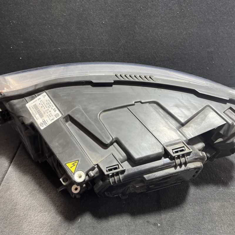 Far dreapta xenon EUROPA / Audi A6 Allroad C6 2008 / Caroserie, oglinzi si faruri