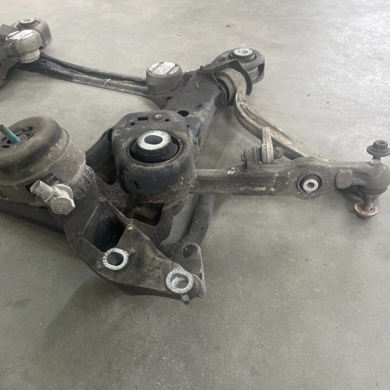 Punte fata jug suport motor / Audi A6 Allroad C6 2008 / Directie si suspensie
