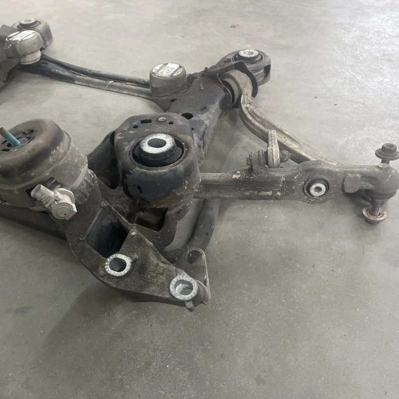 Punte fata jug suport motor / Audi A6 Allroad C6 2008 / Directie si suspensie