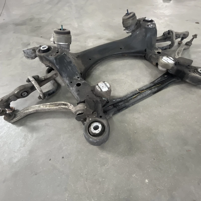 Punte fata jug suport motor / Audi A6 Allroad C6 2008 / Directie si suspensie
