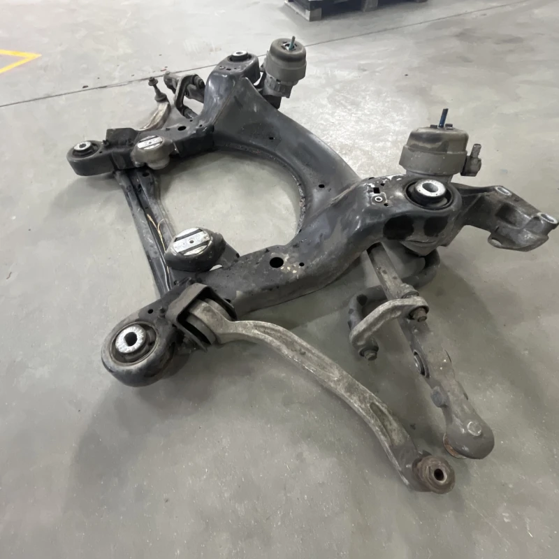 Punte fata jug suport motor / Audi A6 Allroad C6 2008 / Directie si suspensie