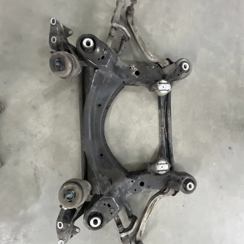 Punte fata jug suport motor / Audi A6 Allroad C6 2008 / Directie si suspensie
