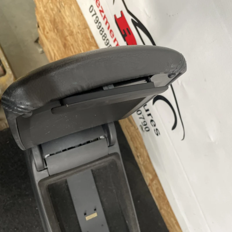 Cotiera centrala / Audi A6 Allroad C6 2008 / Interior