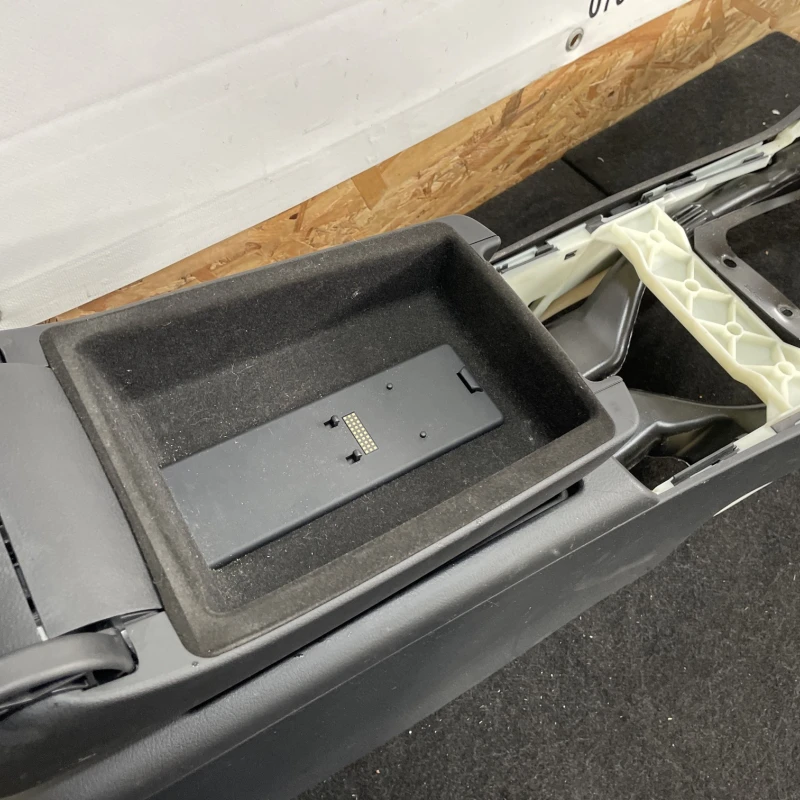 Cotiera centrala / Audi A6 Allroad C6 2008 / Interior