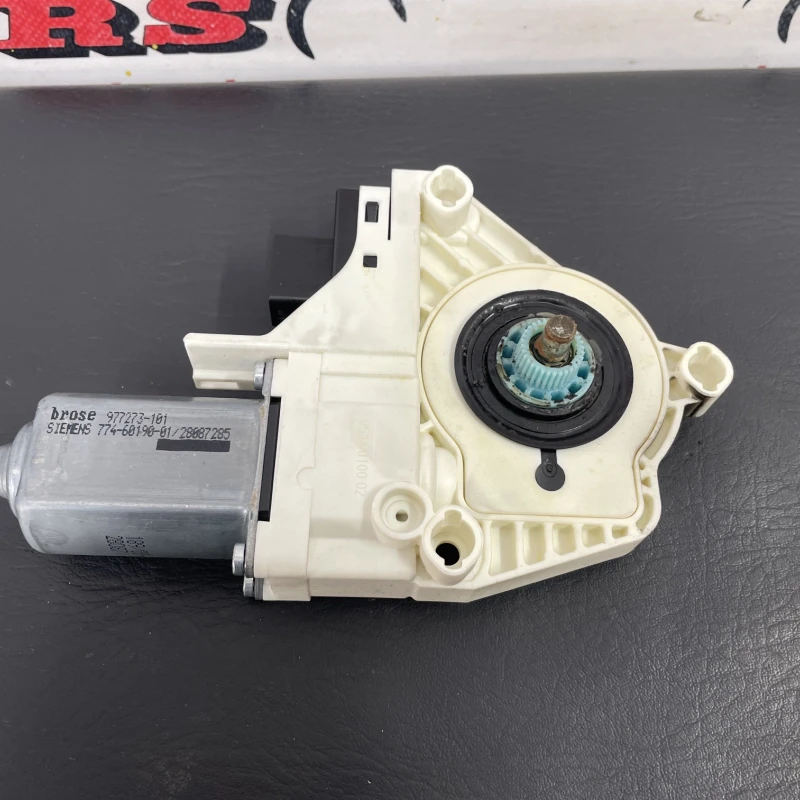 Motoras geam stanga fata / Audi A6 Allroad C6 2008 / Audio si electronice