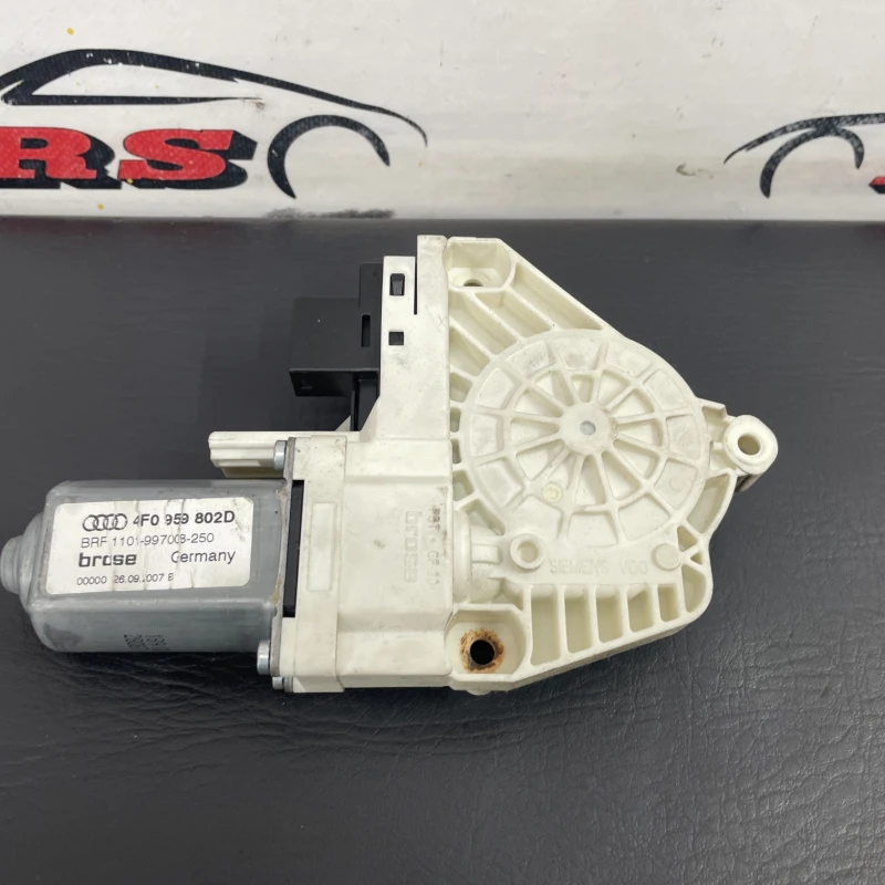 Motoras geam dreapta fata Audi 