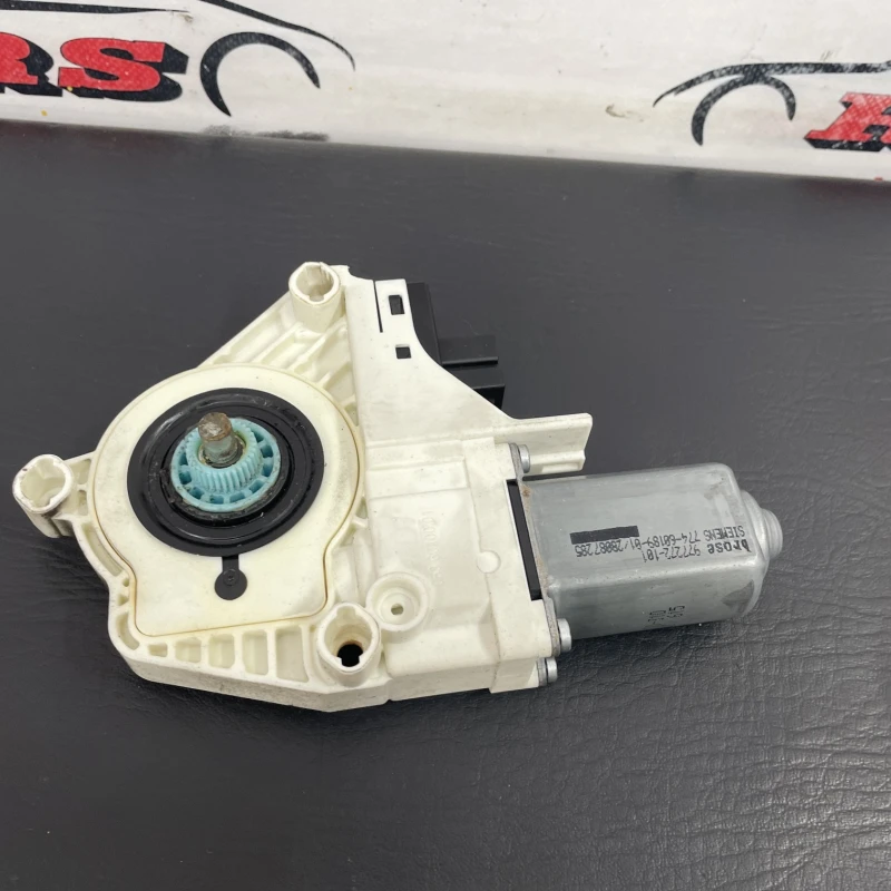 Motoras geam dreapta fata / Audi A6 Allroad C6 2008 / Audio si electronice