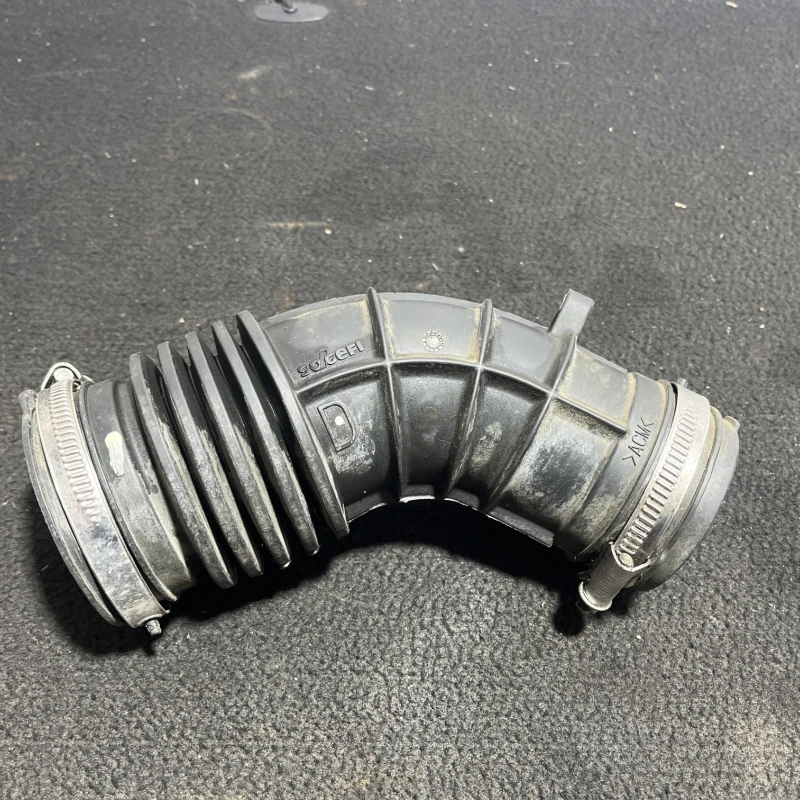 Furtun aer Nissan 