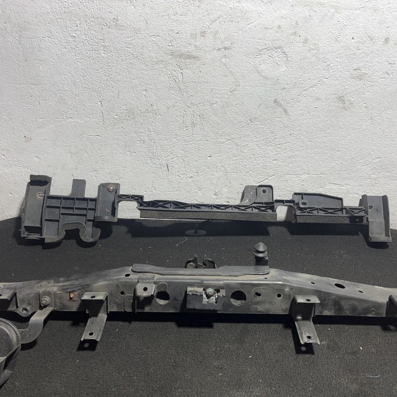 Suport radiatoare / Nissan Qashqai J11 2015 / Caroserie, oglinzi si faruri