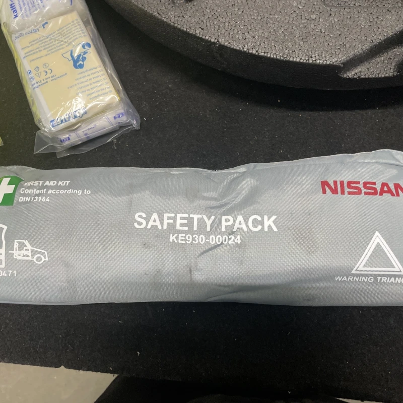 Kit pana si trusa medicala / Nissan Qashqai J11 2015 / Accesorii roti si capace