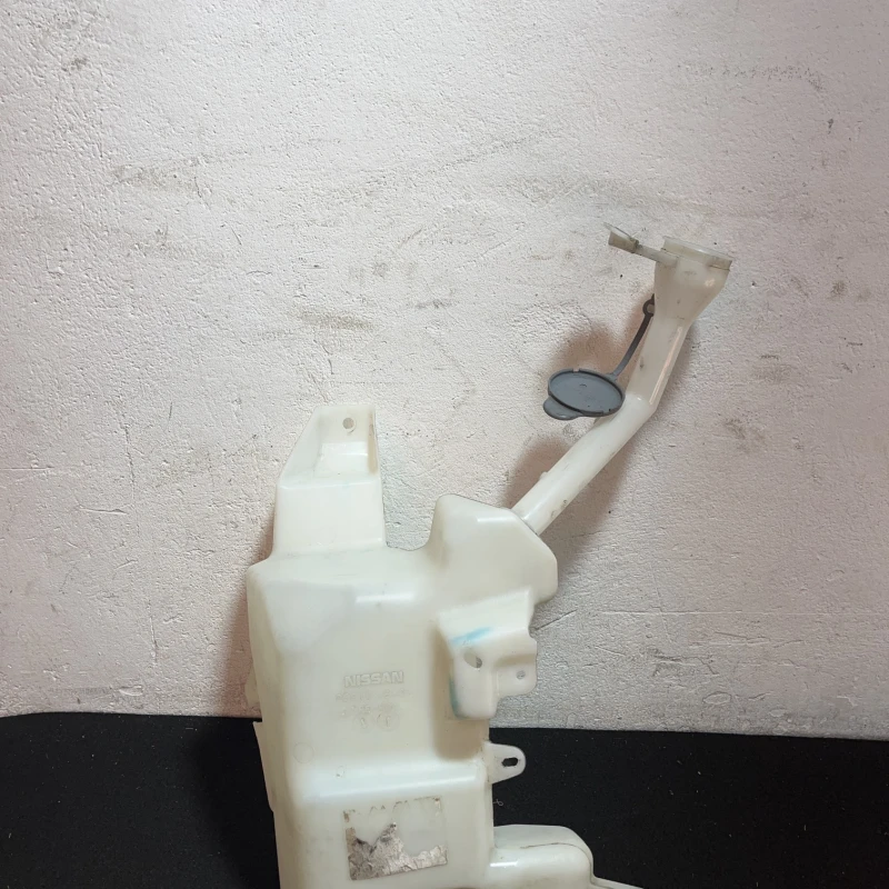 Vas lichid parbriz strop gel Nissan 