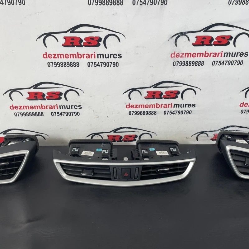 Grila aer bord Nissan Qashqai J11 2015