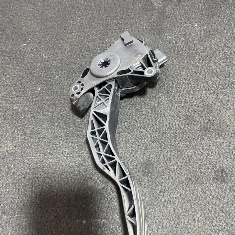 Pedala de accelratie / Nissan Qashqai J11 2015 / Interior