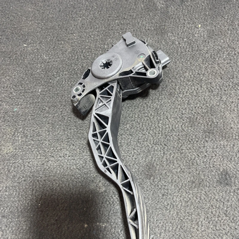 Pedala de accelratie / Nissan Qashqai J11 2015 / Interior