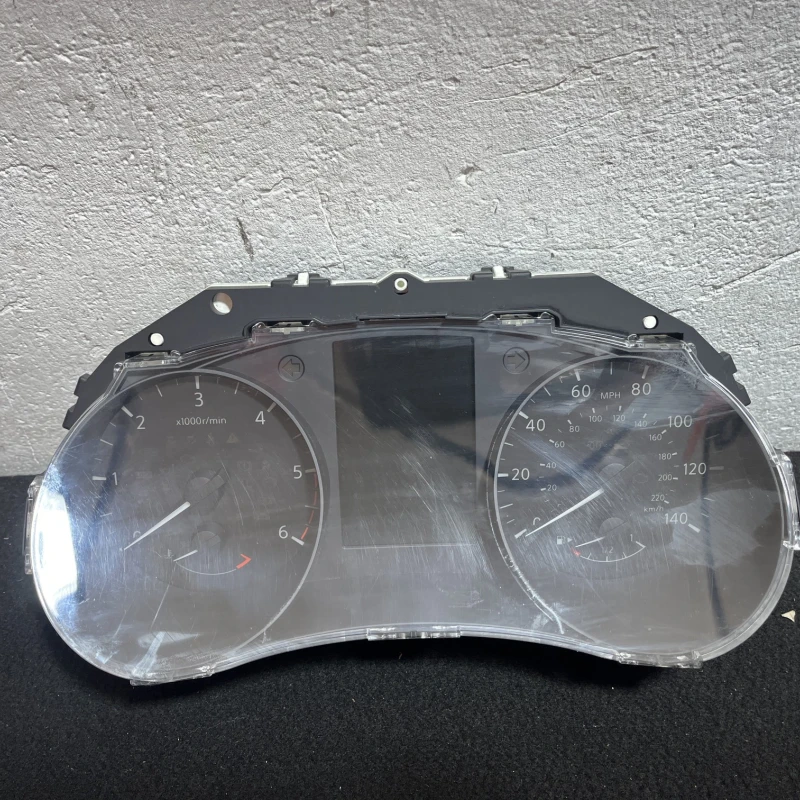 Ceas bord Nissan 