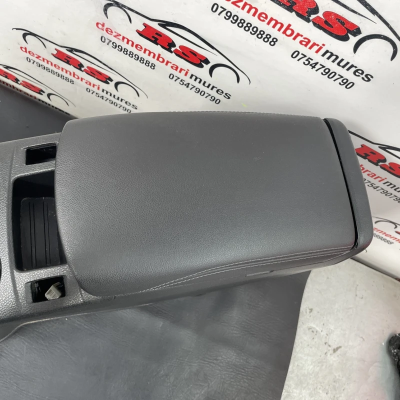 Cotiera centrala / Nissan Qashqai J11 2015 / Interior