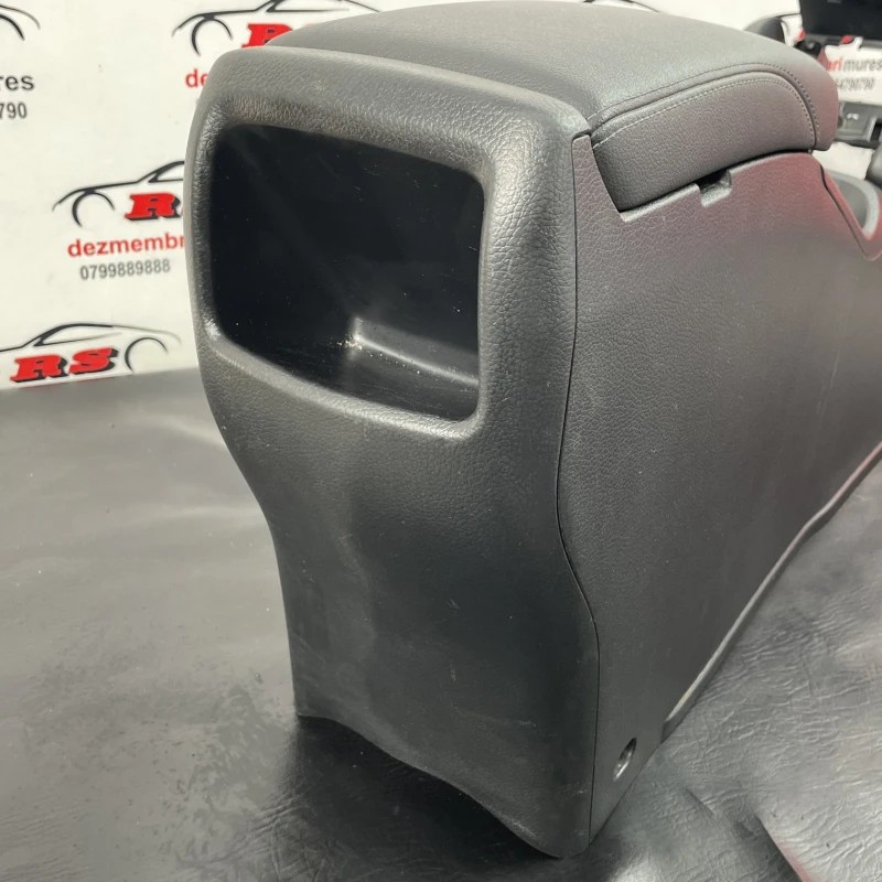 Cotiera centrala / Nissan Qashqai J11 2015 / Interior