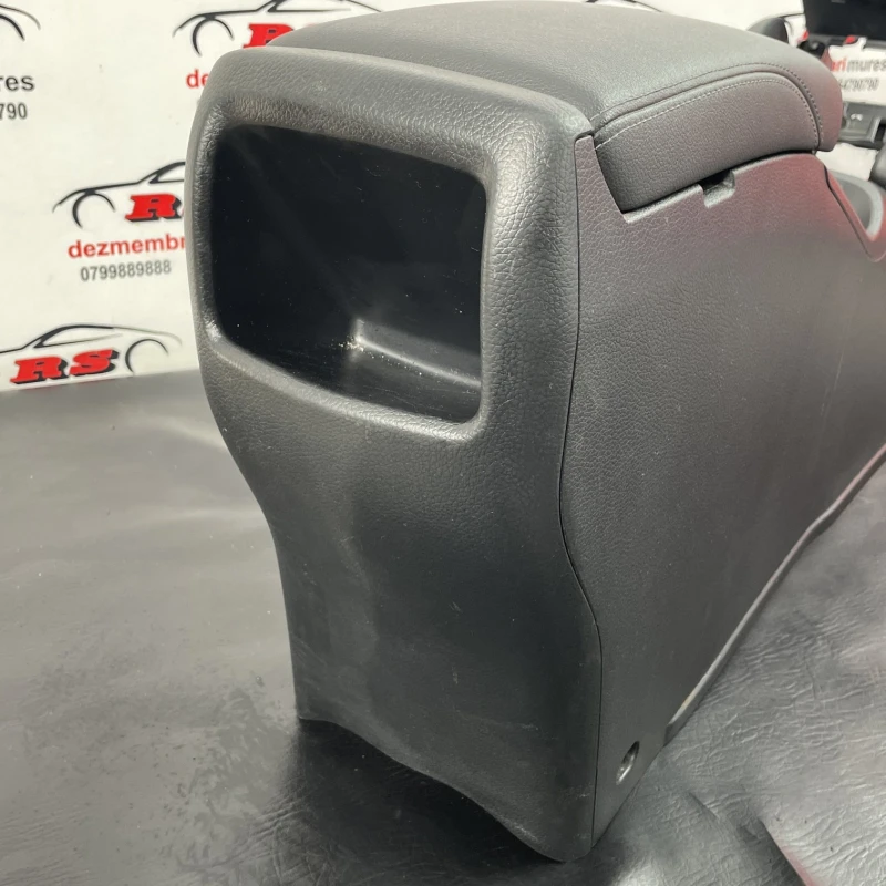 Cotiera centrala / Nissan Qashqai J11 2015 / Interior