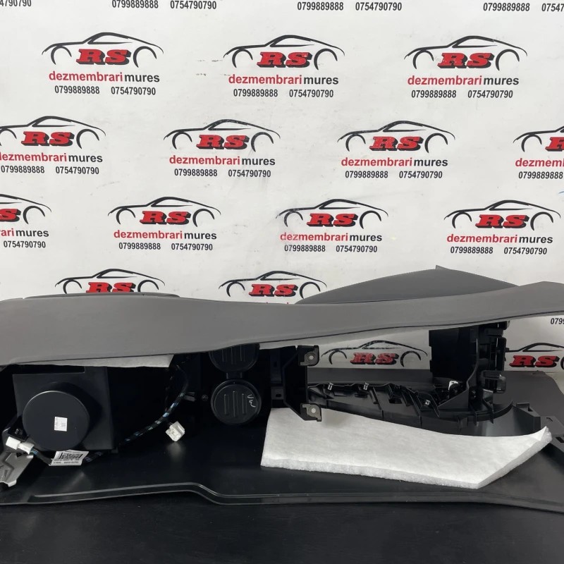 Cotiera centrala / Nissan Qashqai J11 2015 / Interior
