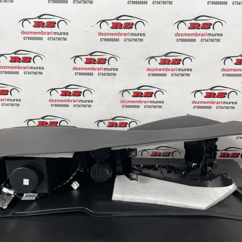 Cotiera centrala / Nissan Qashqai J11 2015 / Interior