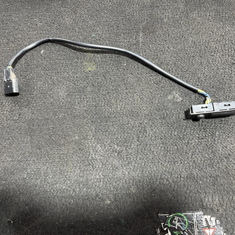 Buton deschidere portbagaj Nissan 