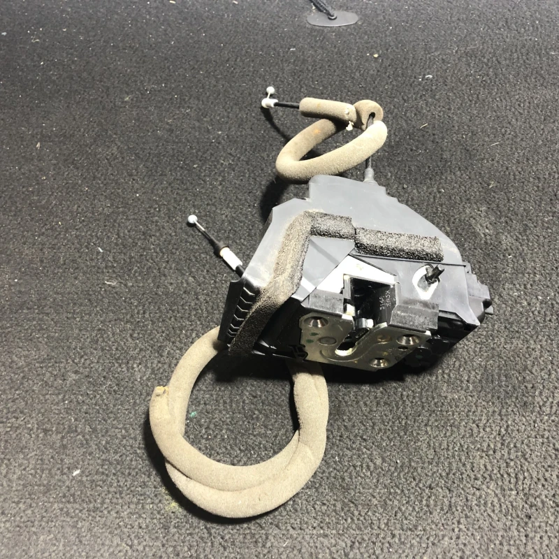 Iala broasca usa stanga spate Nissan 