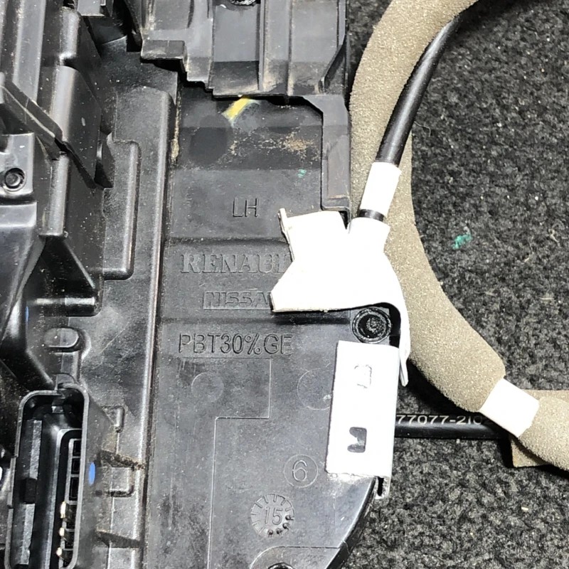 Iala broasca usa stanga fata / Nissan Qashqai J11 2015 / Caroserie, oglinzi si faruri