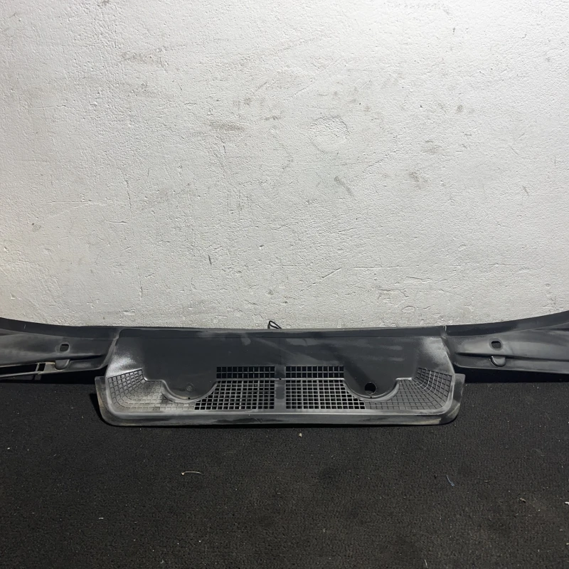 Grila stergatoare / BMW   1997 / Caroserie, oglinzi si faruri
