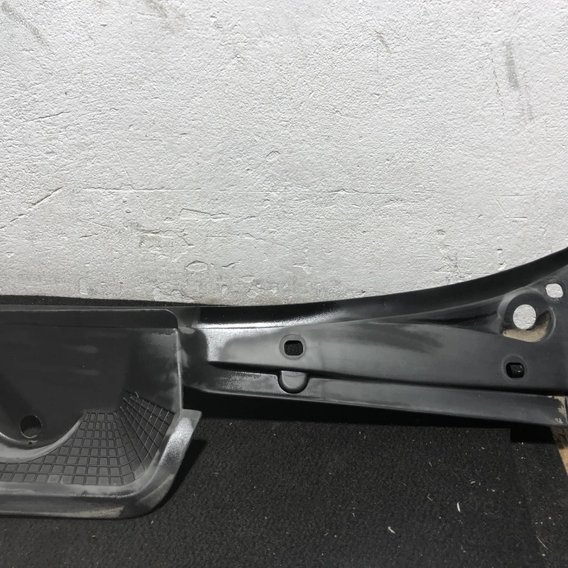 Grila stergatoare / BMW   1997 / Caroserie, oglinzi si faruri