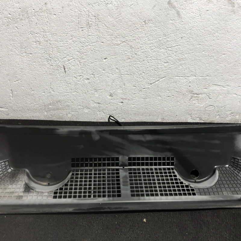 Grila stergatoare / BMW   1997 / Caroserie, oglinzi si faruri