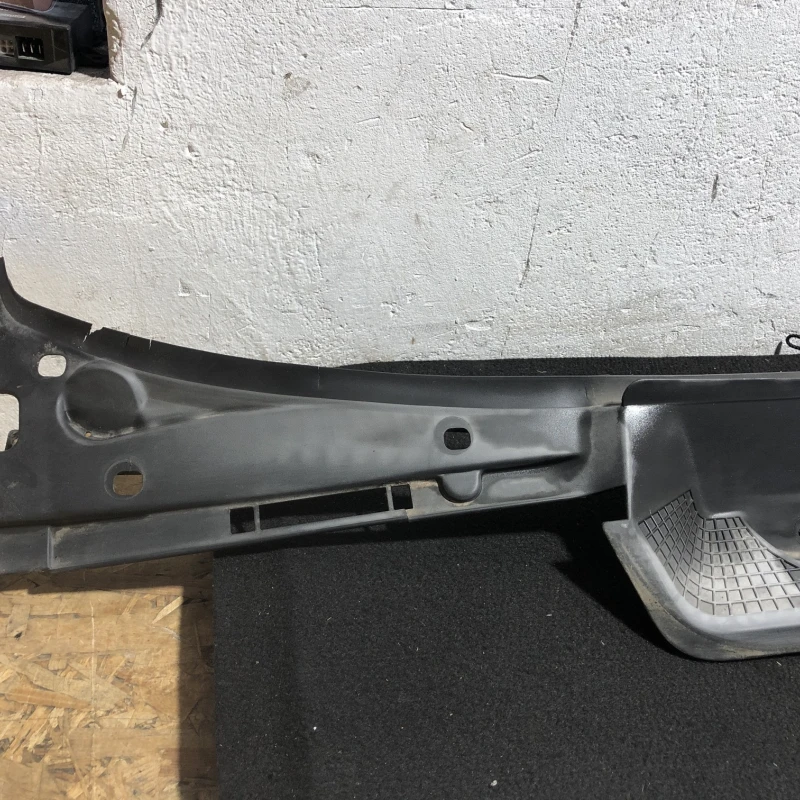 Grila stergatoare / BMW   1997 / Caroserie, oglinzi si faruri
