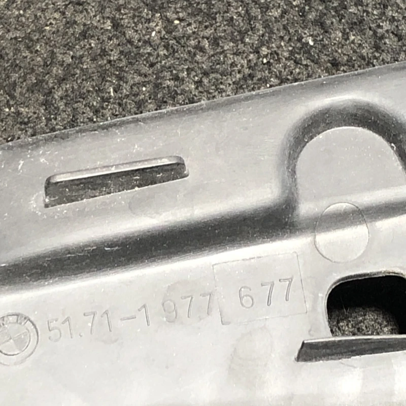 Grila stergatoare / BMW   1997 / Caroserie, oglinzi si faruri