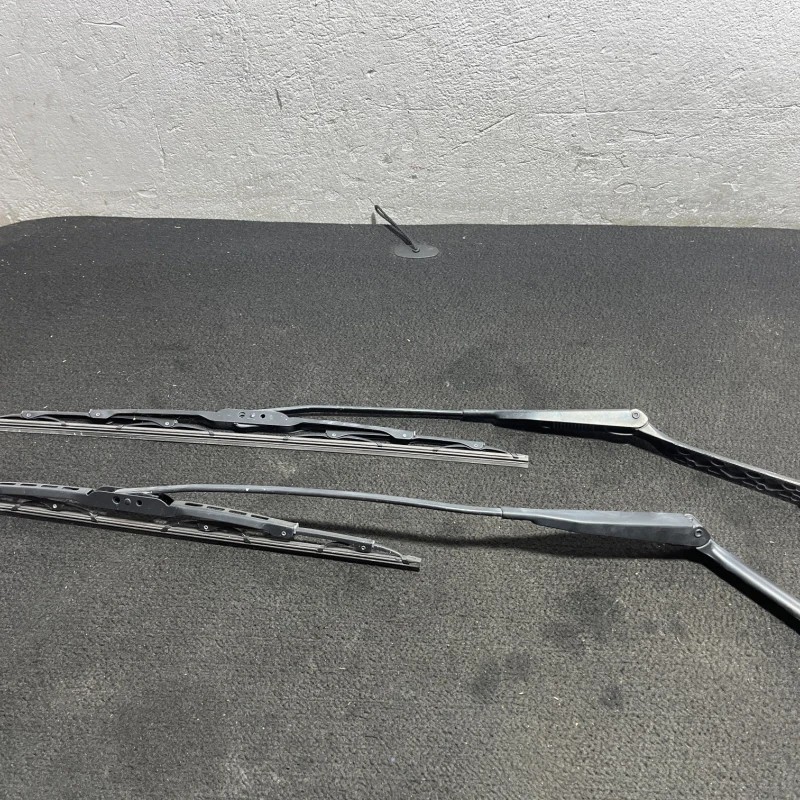 Brate stergatoare fata / BMW Seria 3 E36 1997 / Caroserie, oglinzi si faruri