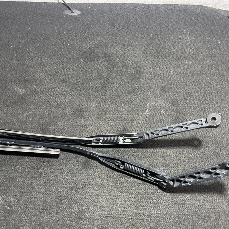 Brate stergatoare fata / BMW   1997 / Caroserie, oglinzi si faruri
