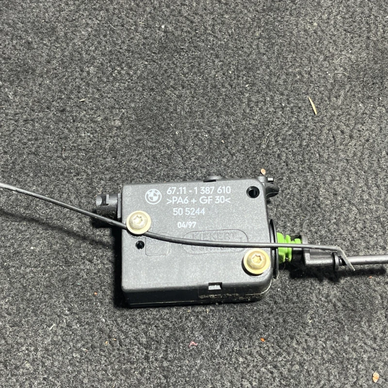 Motoras deschidere usa rezervor / BMW 1997 / Audio si electronice