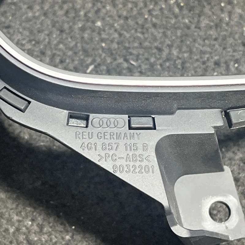 Ornament trim ceas bord / Audi A6 C7 2013 / Interior