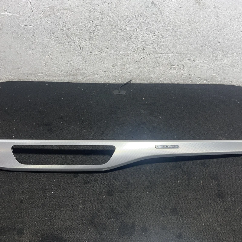 Ornament trim bord / Audi A4 B9 2016 / Interior