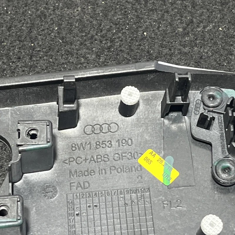 Ornament trim bord / Audi A4 B9 2016 / Interior