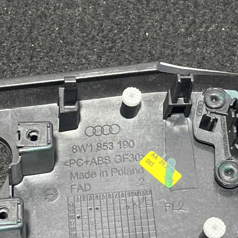 Ornament trim bord / Audi A4 B9 2016 / Interior
