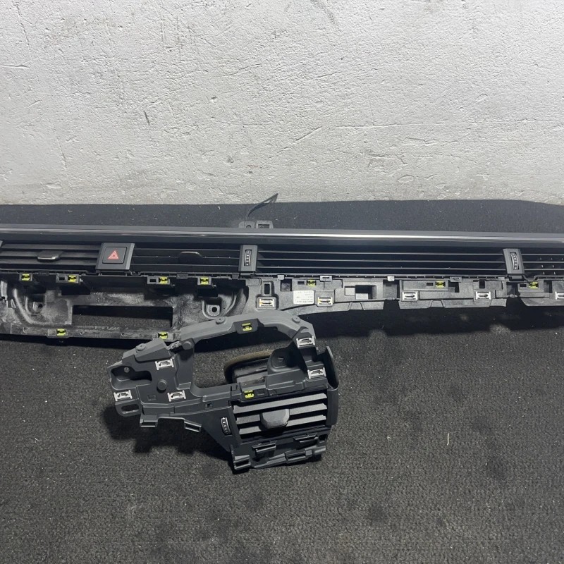 Grila aer bord Audi A4 B9 2016