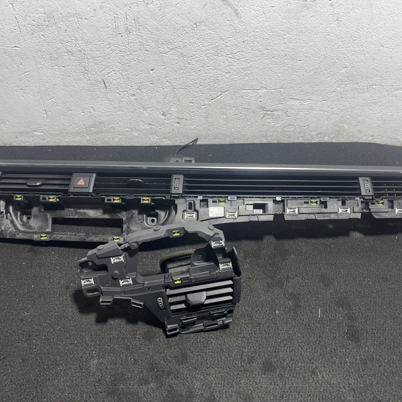 Grila aer bord Audi 