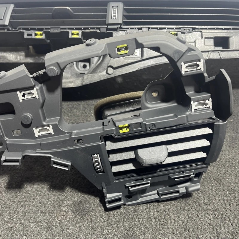 Grila aer bord / Audi A4 B9 2016 / Interior